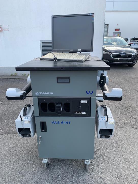 Kovoobrábecí stroje a pracovní obuv-1